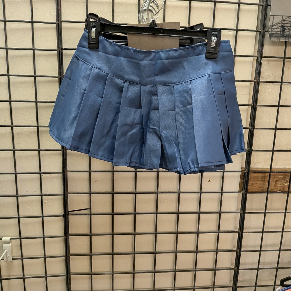 New Women's XS Blue Pleated Skirt